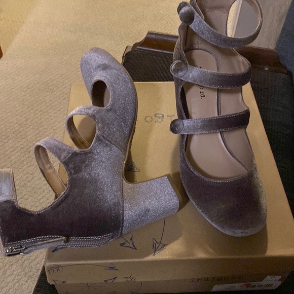 Heels size 7.5 - Picture 2 of 2